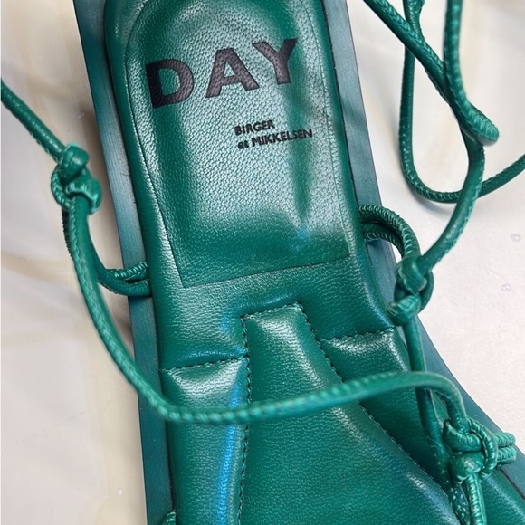 EUROPEAN FASHION: DAY BIRGER Green Strappy Sandals - Picture 3 of 8
